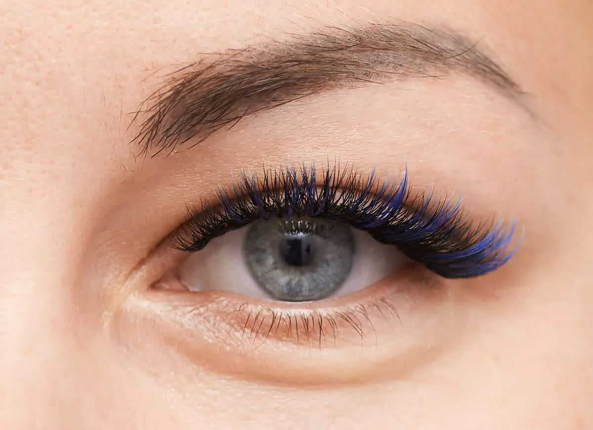 Красивые цветные ресницы. Ресницы 6д. Ресницы наращивание 2д цветные. Цветные ресницы со стразами. Ресницы с добавлением цветных ресниц.