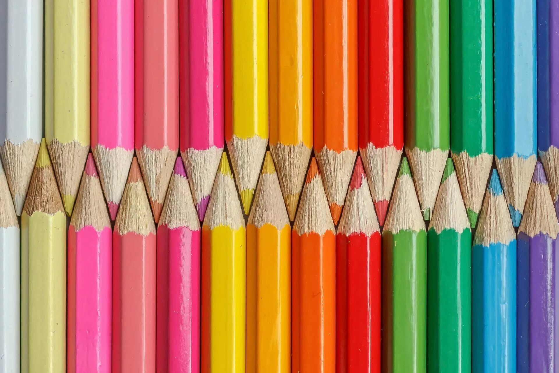 Карандаши цветные. Яркие карандаши. Яркие цветные карандаши. Много цветных карандашей.