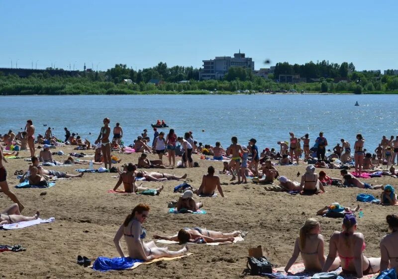 Колонистский пруд в пушкине. Озеро данилово новосибирская область кыштовский. Где пляжи волгоградская область. Советский пляж омск. Краснотурьинск пляж.