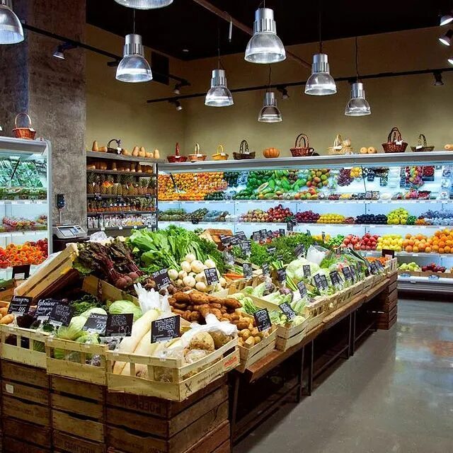 Овощная улица. Фруктовая лавка москва. Овощной магазин в краснодаре. Магазин овощи фрукты. Витрина для фруктов и овощей и сухофруктов.