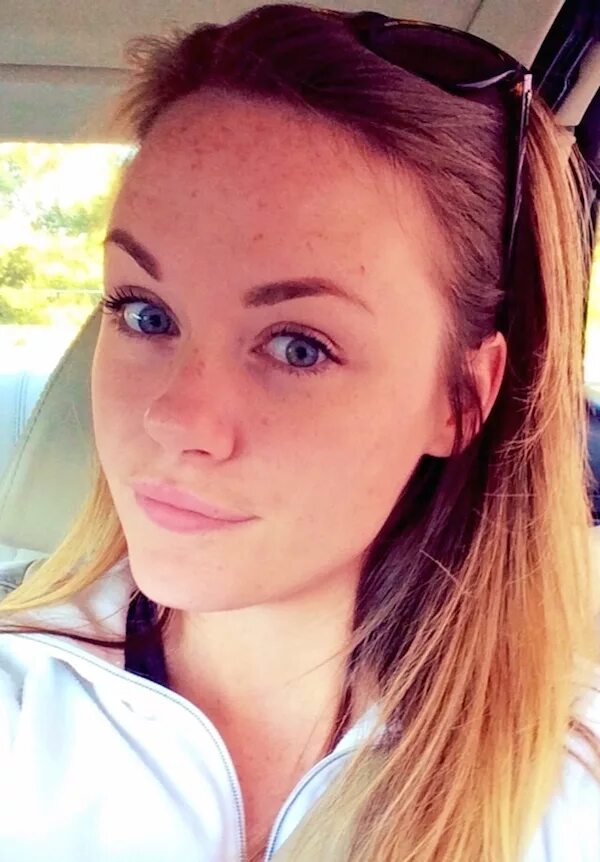 Джессика клементс селфи без макияжа. Селфи обычных девушек. Селфи обычных девушек. Обычная девушка. Обычное селфи девушек.
