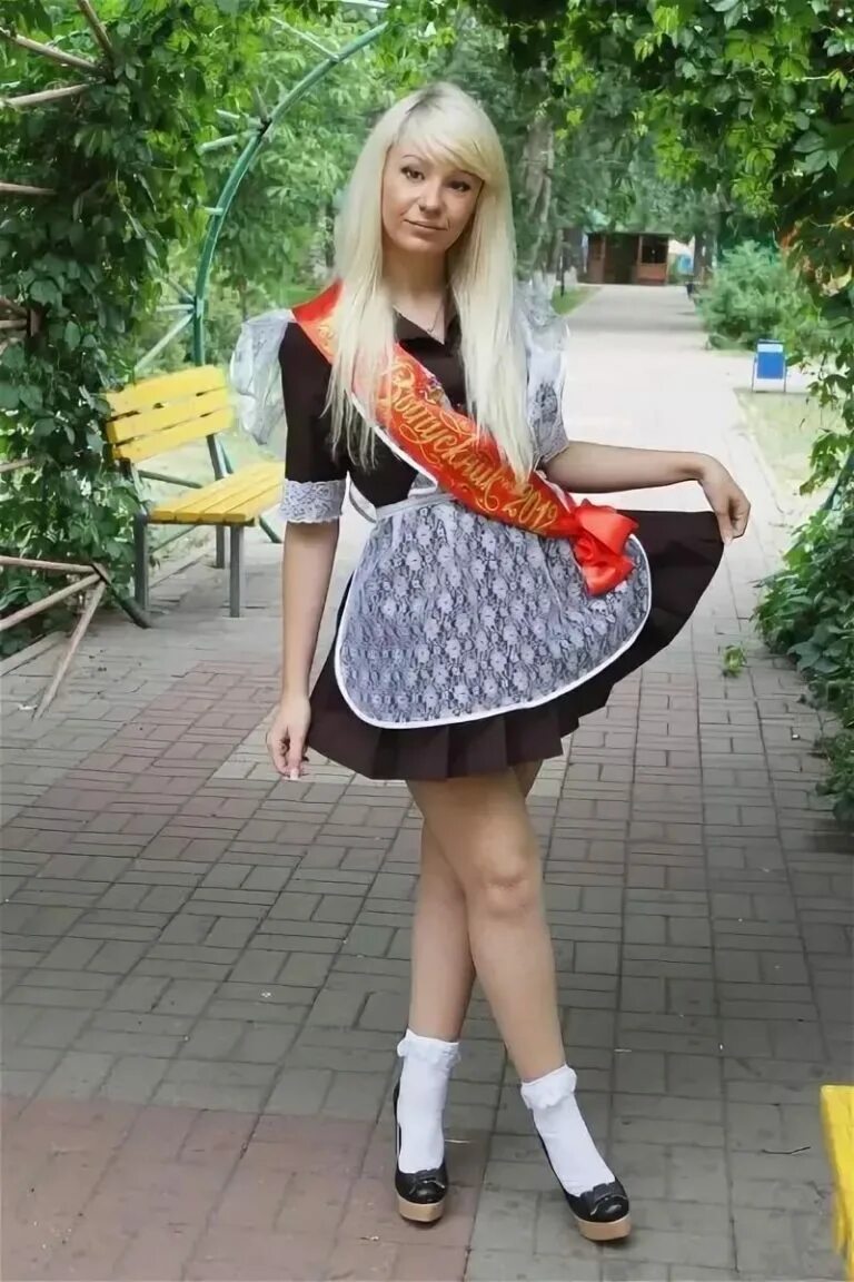 Очень молодую русскую школьницу