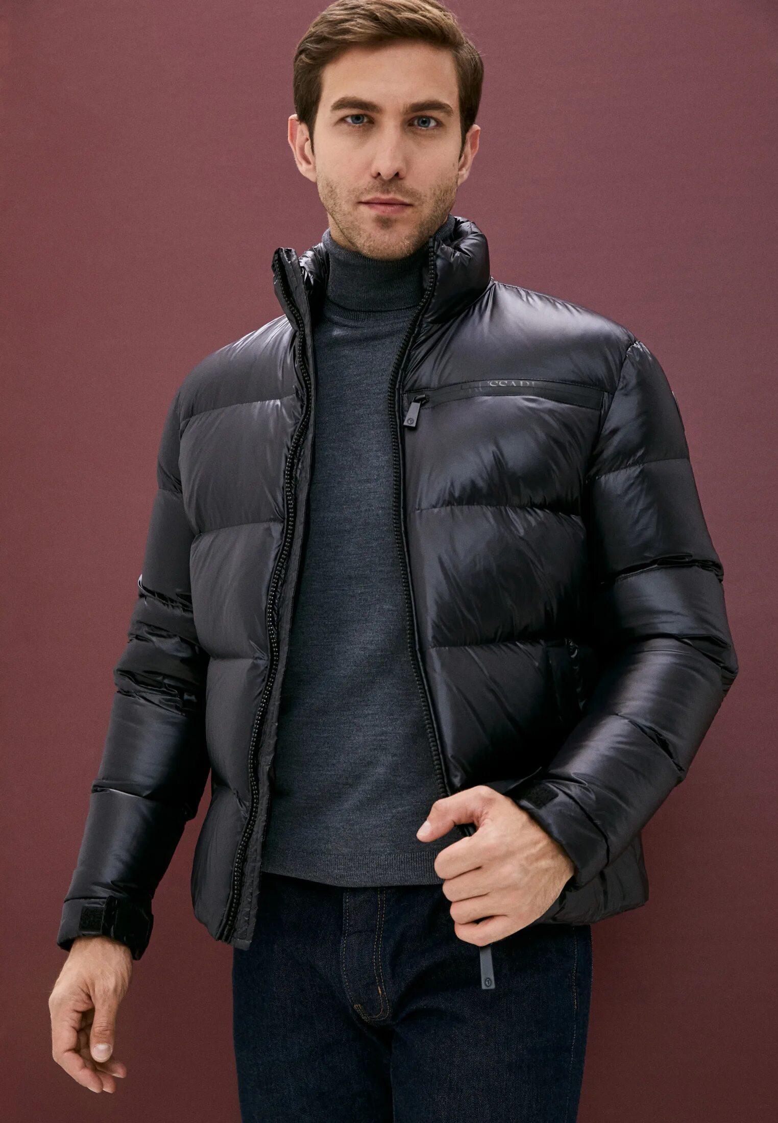 Пуховики trussardi мужские. Пуховик труссарди мужской. Пуховик труссарди мужской длинный 2020. Куртка труссарди мужская синяя. Легкий пуховик trussardi jeans.