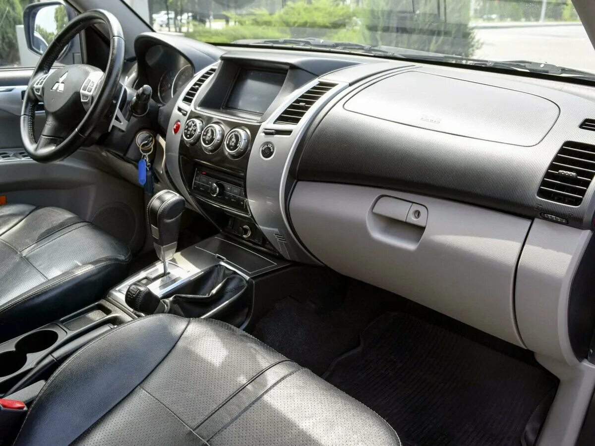 паджеро спорт 2014 гв. Mitsubishi pajero sport 2015. Mitsubishi pajero sport 2007 салон. Mitsubishi pajero sport салон. Mitsubishi pajero sport 2010 салон.