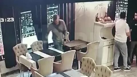 Стрельба в кафе
