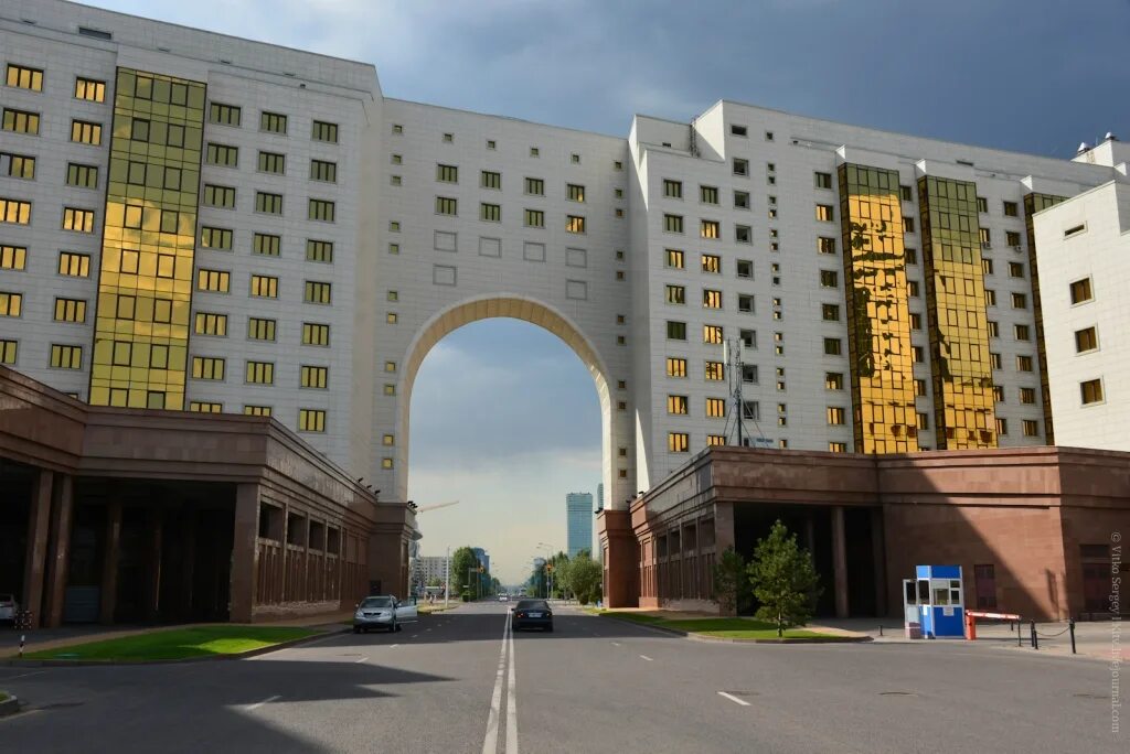 Дом министерств. Дом министров в астане. Дом министров в астане. Золотые башни kuat (астана). Дом министерств.