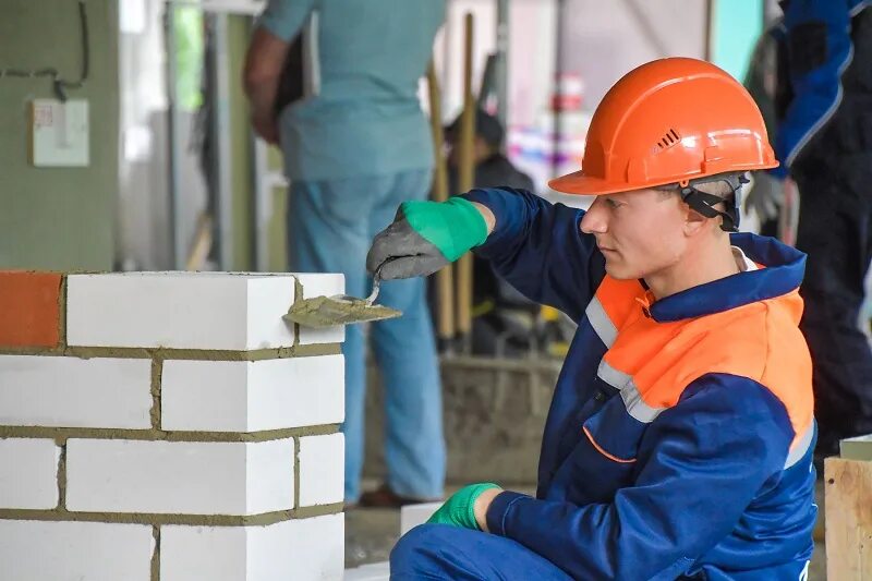 Строительные работы. Работники профессии. Профессия строитель. Конкурс строительство. Строительные специальности красноярск.