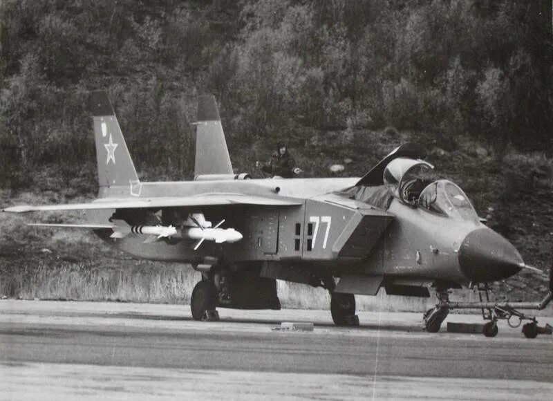 Yakovlev yak-41m. Миг 141. Яковлев як-141. Истребитель як 141. Як 41.