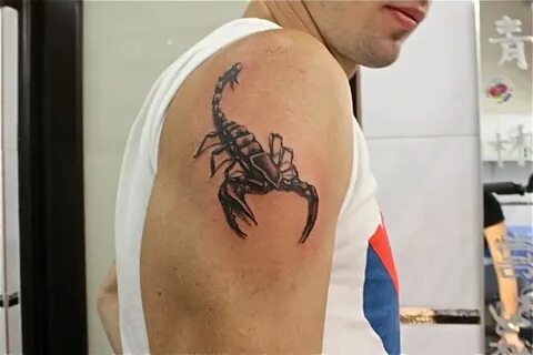 Скорпион на плече