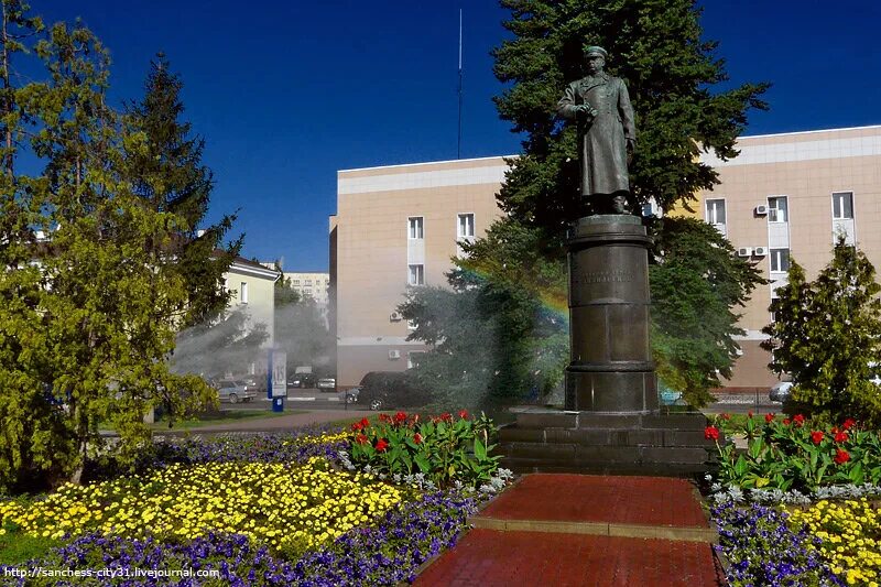 Улица генерала белгород. Памятник генералу апанасенко в белгороде. памятник и р апанасенко белгород.