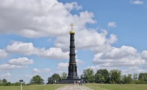 Колонна в поле