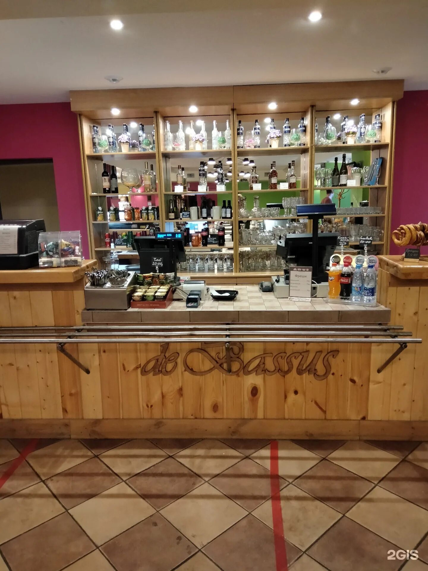 Хлебница томск пекарня. All you need bistro. Кафе бистро логотип. Сэндвич с морепродуктами. Вкусное бистро.