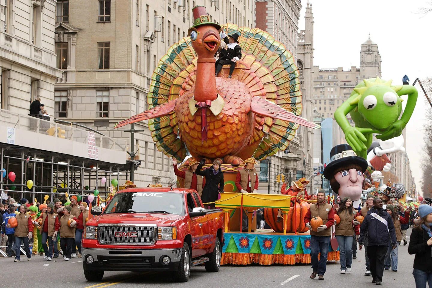 Праздник день благодарения в сша. How we celebrate thanksgiving. 8a celebrations 5 класс. Праздник thanksgiving day. Перевод теrста they cereblate the.
