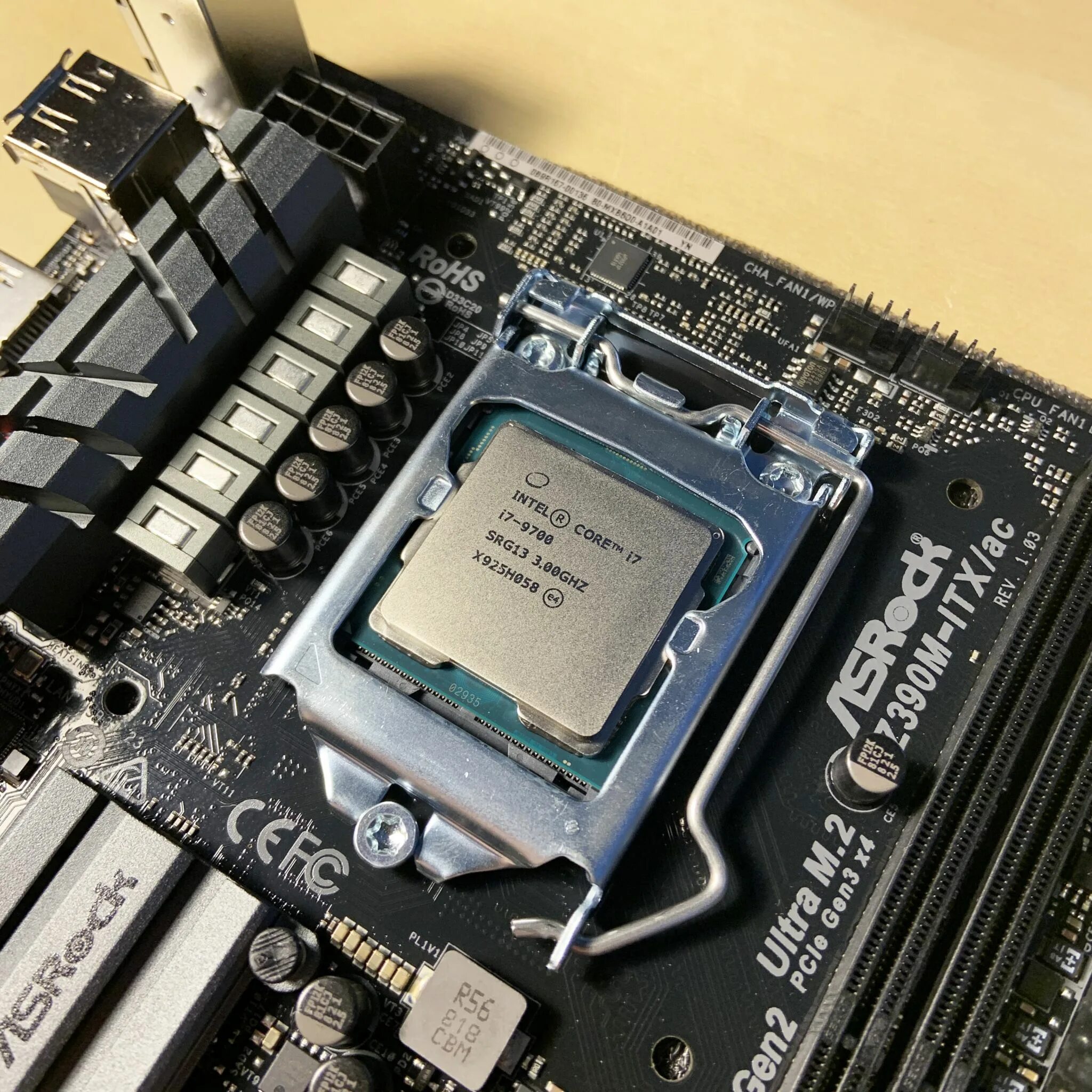 Intel Core i7-9700 (OEM). Intel Core i7 9700 LGA 1151-v2 OEM. Core i7 9700k сокет. Intel Core i7 LGA 1151. Lga 1151 процессоры i7