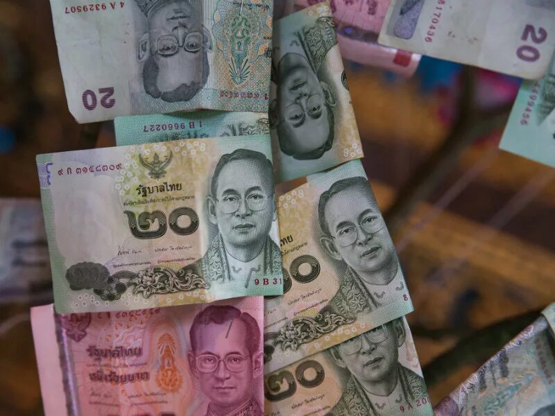 Бат к рублю на сегодня. Бат валюта Тайланда. Тайский бат к рублю. Тайланд валюта к рублю. Тайские баты в рубли.