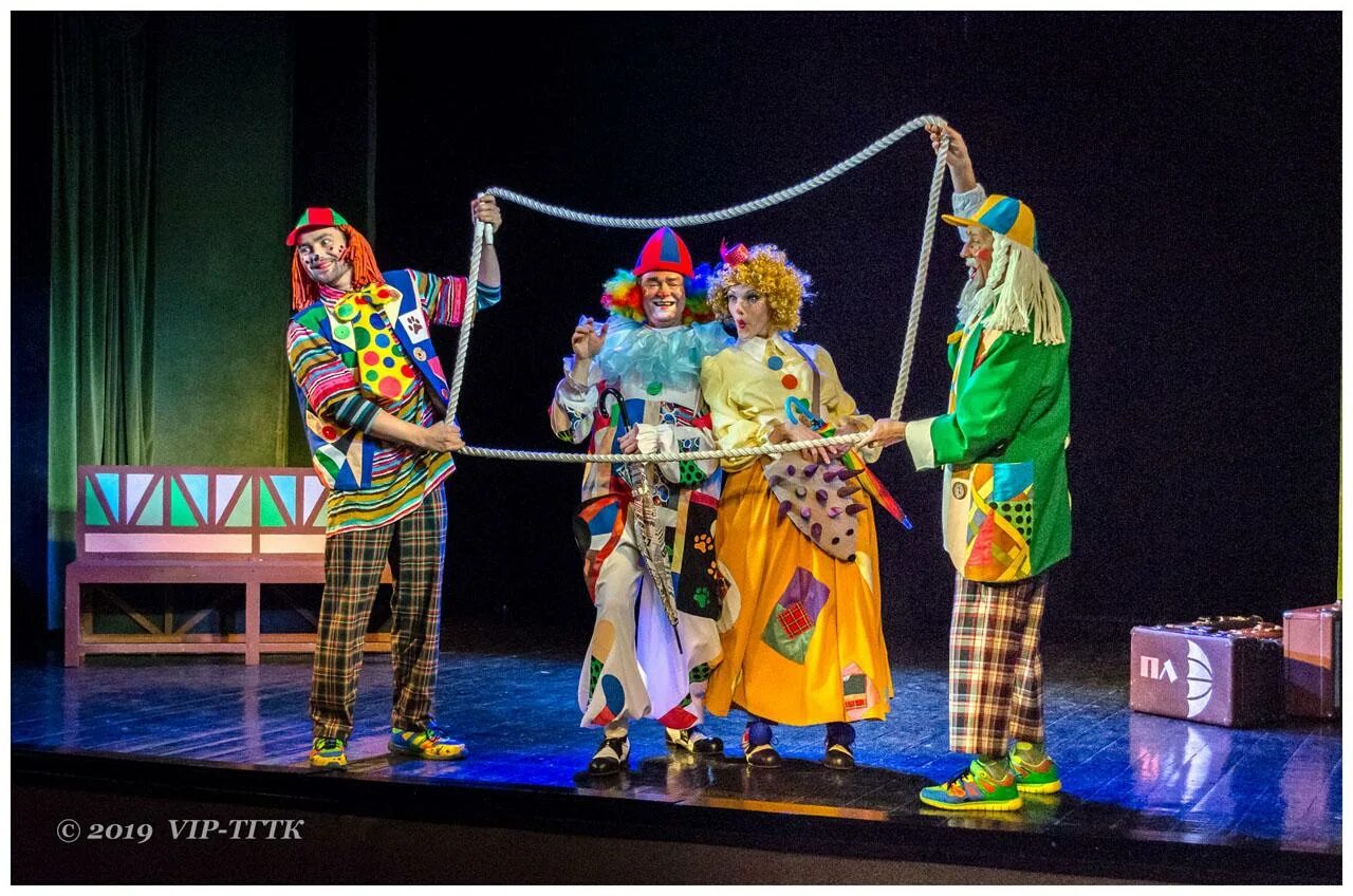 13 чемоданчиков. чемодан коричневый старый. спектакль приключение гусеницы. Doctor kids набор доктора. 13 чемоданчиков.