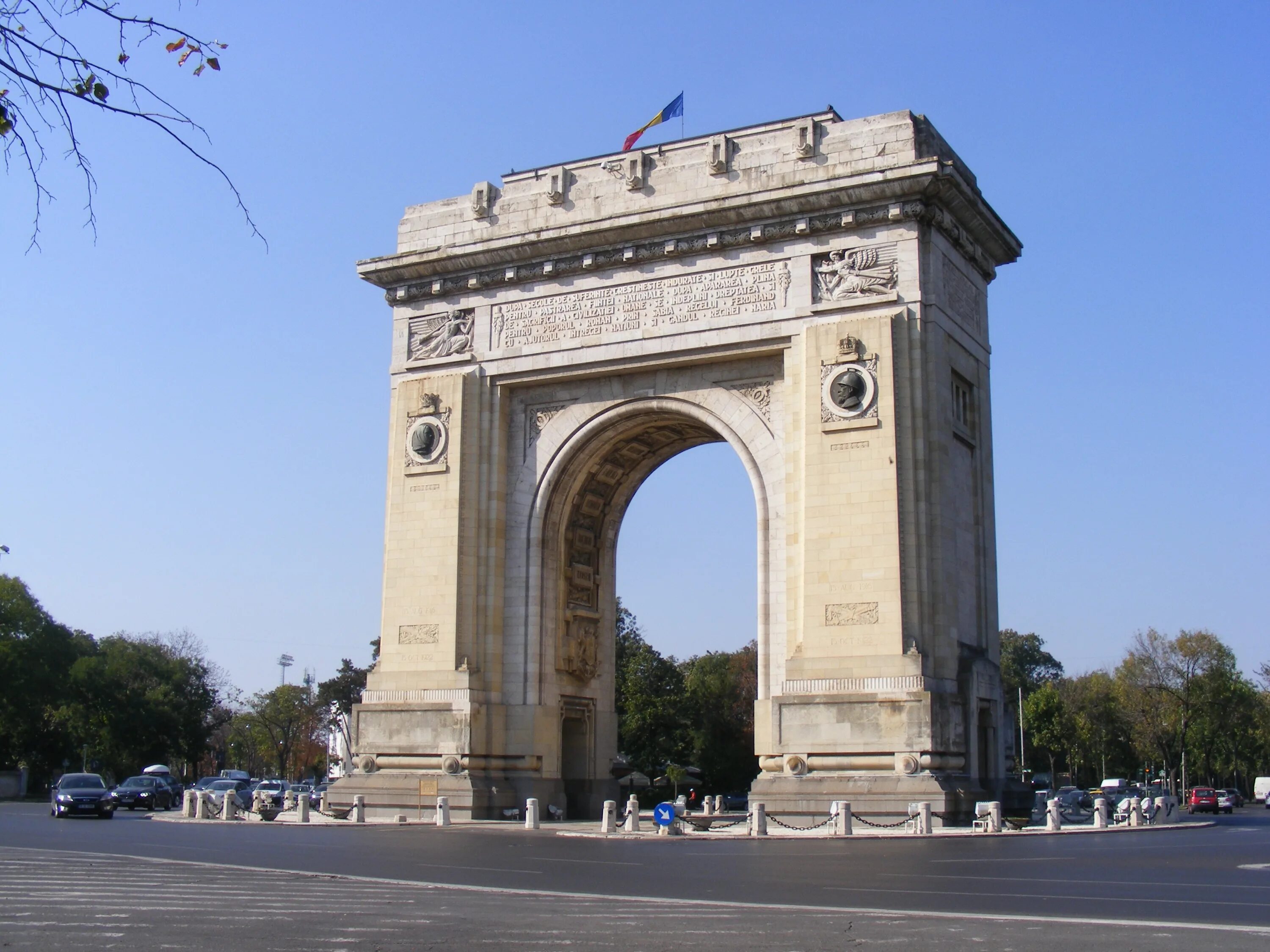 Триумфальная арка (Бухарест). Триумфальная арка Париж. Париж арка Карузель.