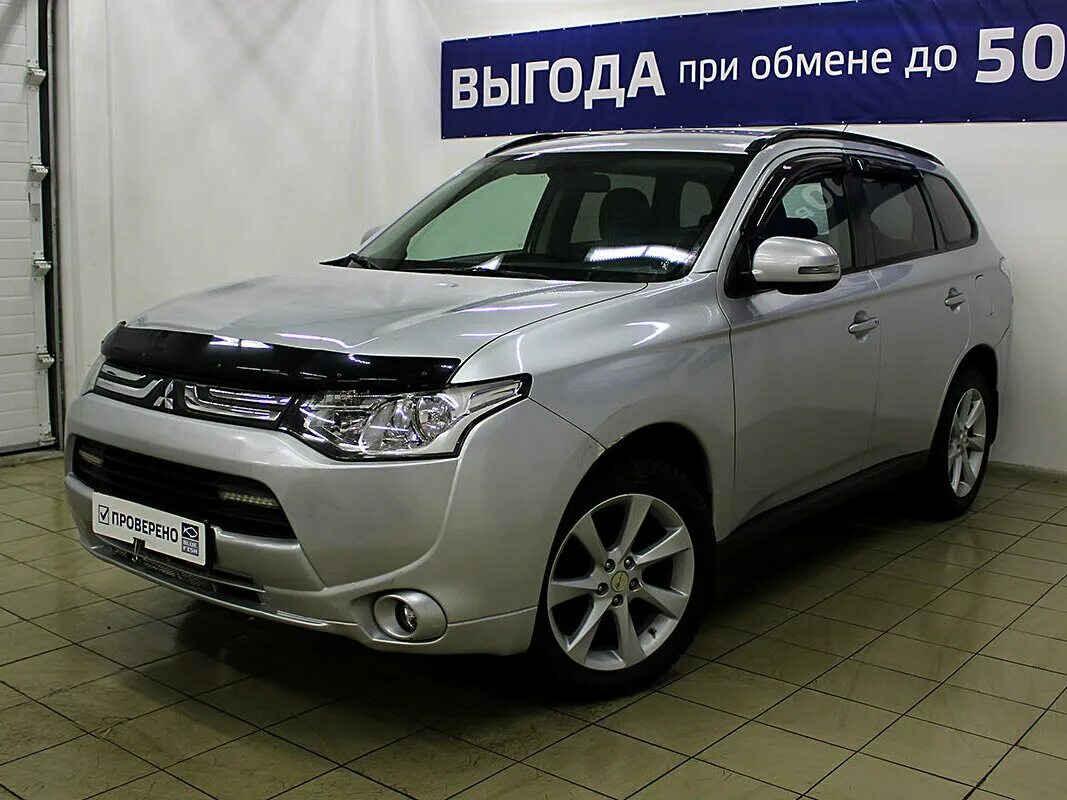 Аутлендер купить бу в россии. Митсубиси Аутлендер 3 серебристый. Mitsubishi Outlander 3 серебристый. Mitsubishi Outlander 3 серебристый 2013. Аутлендер 3 2.4.