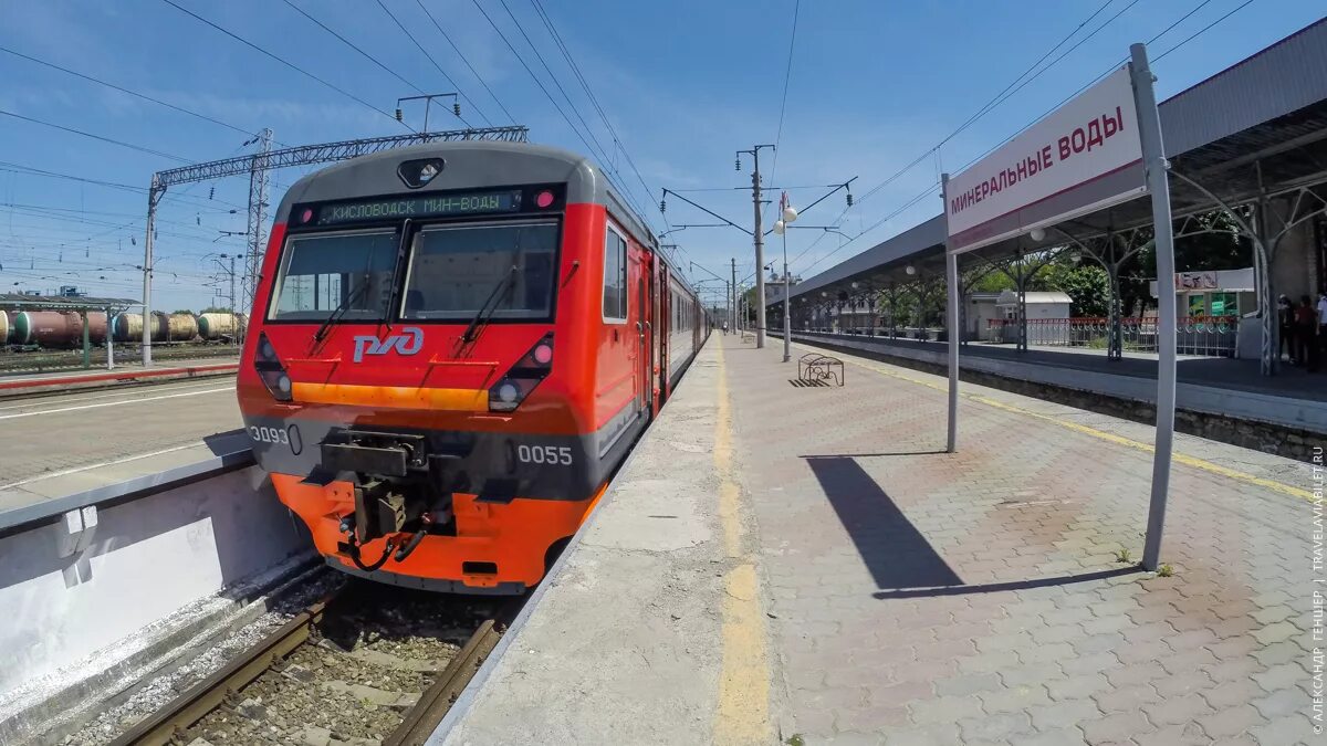 Электричка кисловодск. Эд9м 0156. Эд9м кмв. Электричка ессентуки кисловодск. Электричка белый уголь кисловодск.