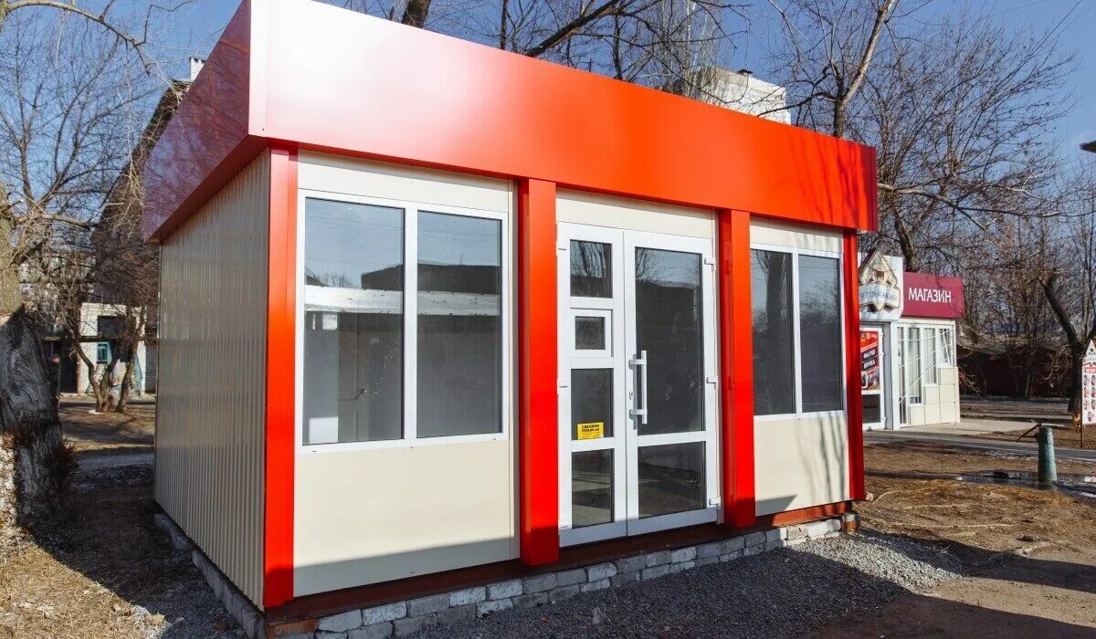 Торговый павильон одежда. Фасад торгового павильона. павильоны для торговли. фасад киоска. киоски для торговли.