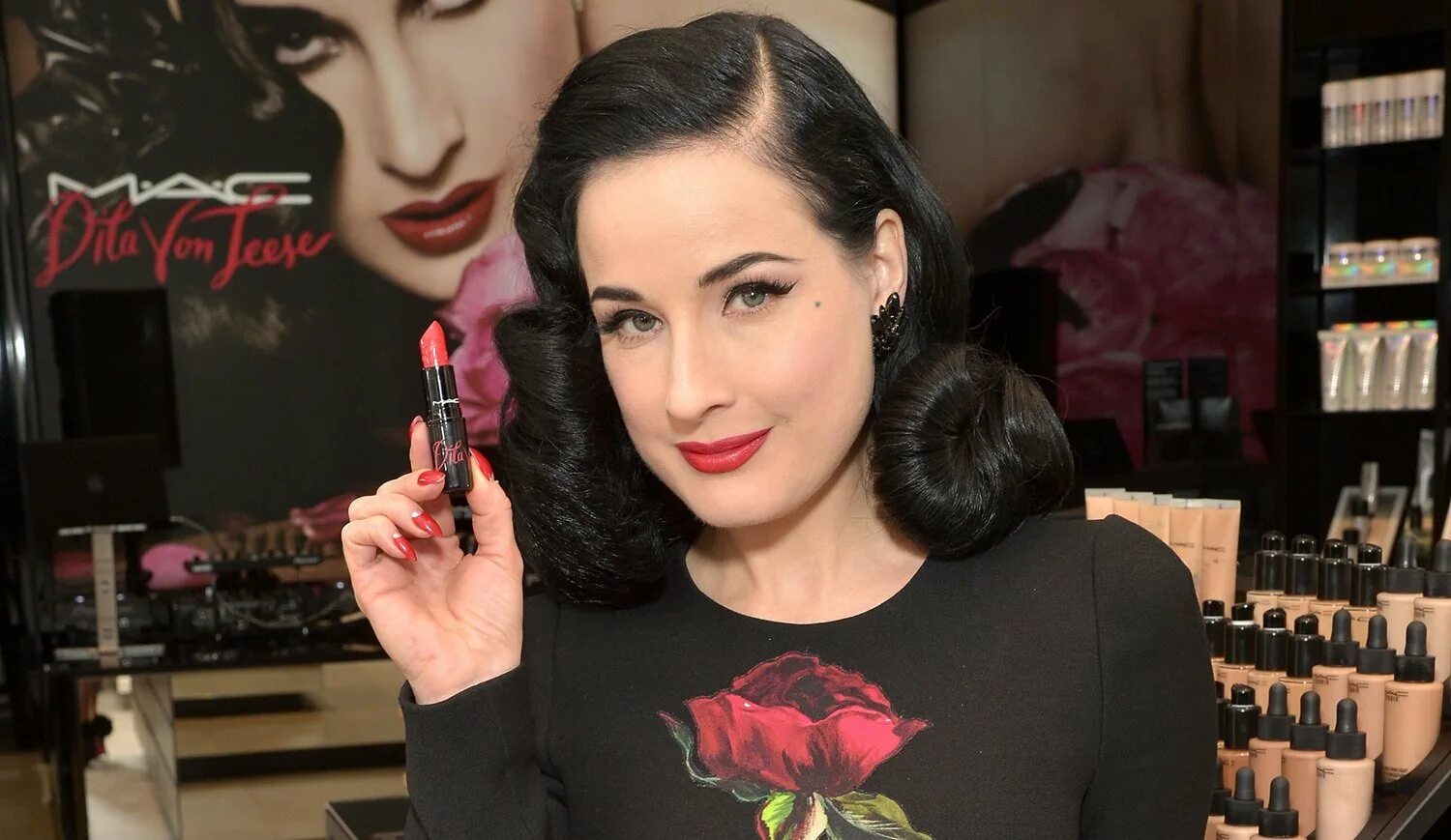 Бурлеск маникюр. Помада Mac dita von Teese. Mac помада матовая dita von Teese, a19.