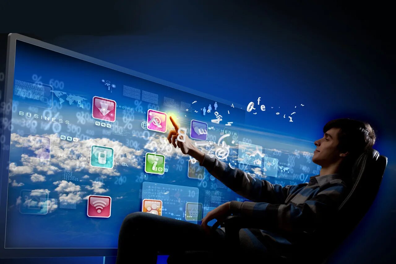 Новый интернет тв. Телевизор будущего. Цифровой экран. Человек перед экраном. Технология экрана.