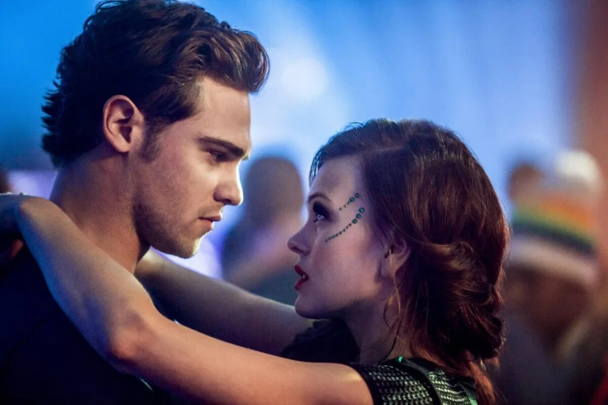 Женщина мечтает о любимом. Поцелуй при свечах. Влюбленные глаза. Владея судьбой. Любовь ушла.