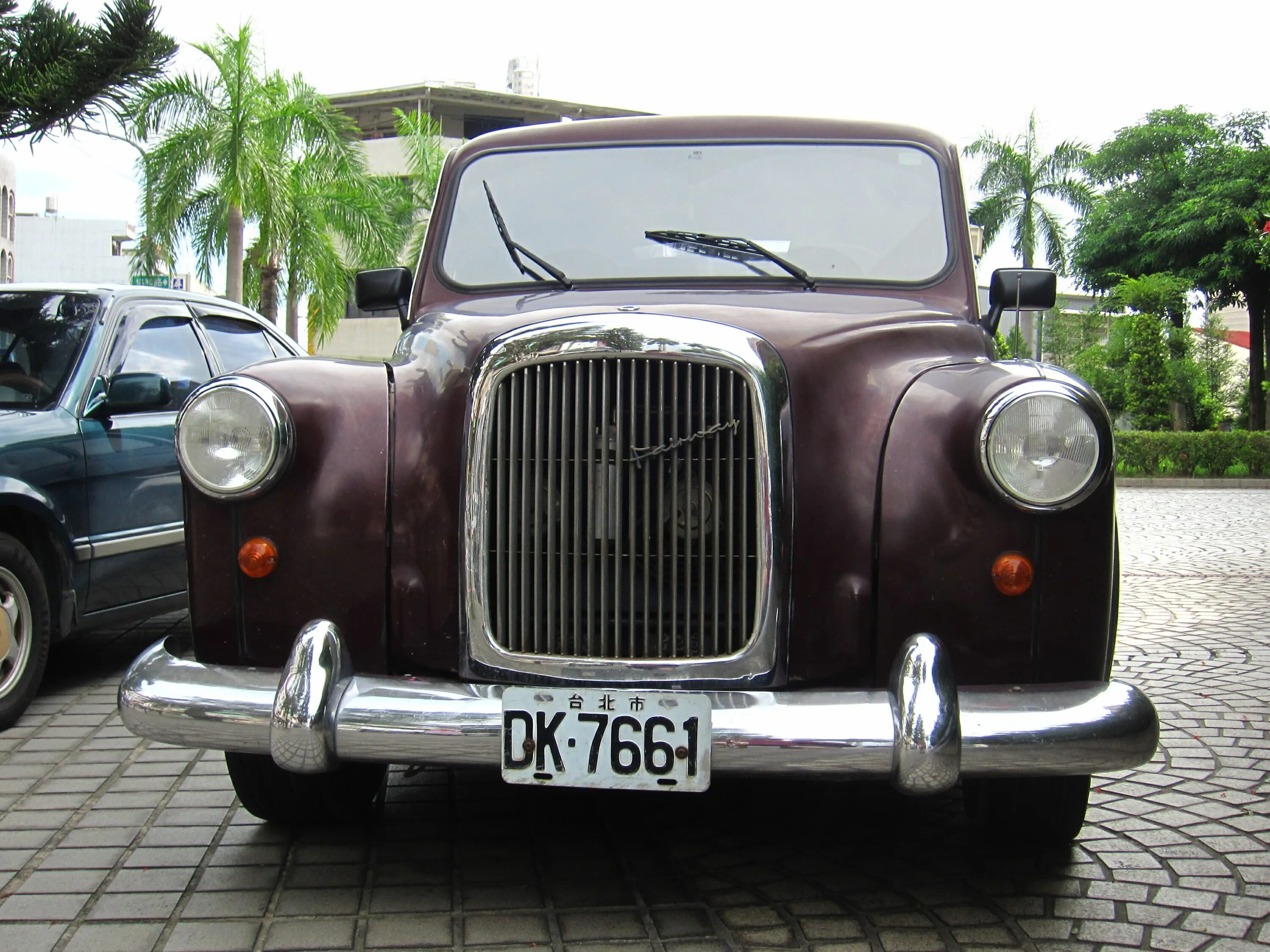 LTI Fairway. Bentley Taxi London. Austin Taxi HS. Лондонское такси автомобили Рено 1900-1912 год фото названия моделей.