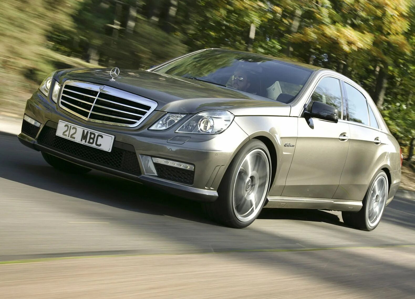 Фотографии Мерседес бенц AMG C-Class W205 серебряный машина