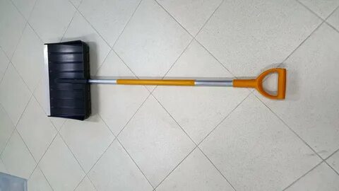 Скрепер fiskars solid