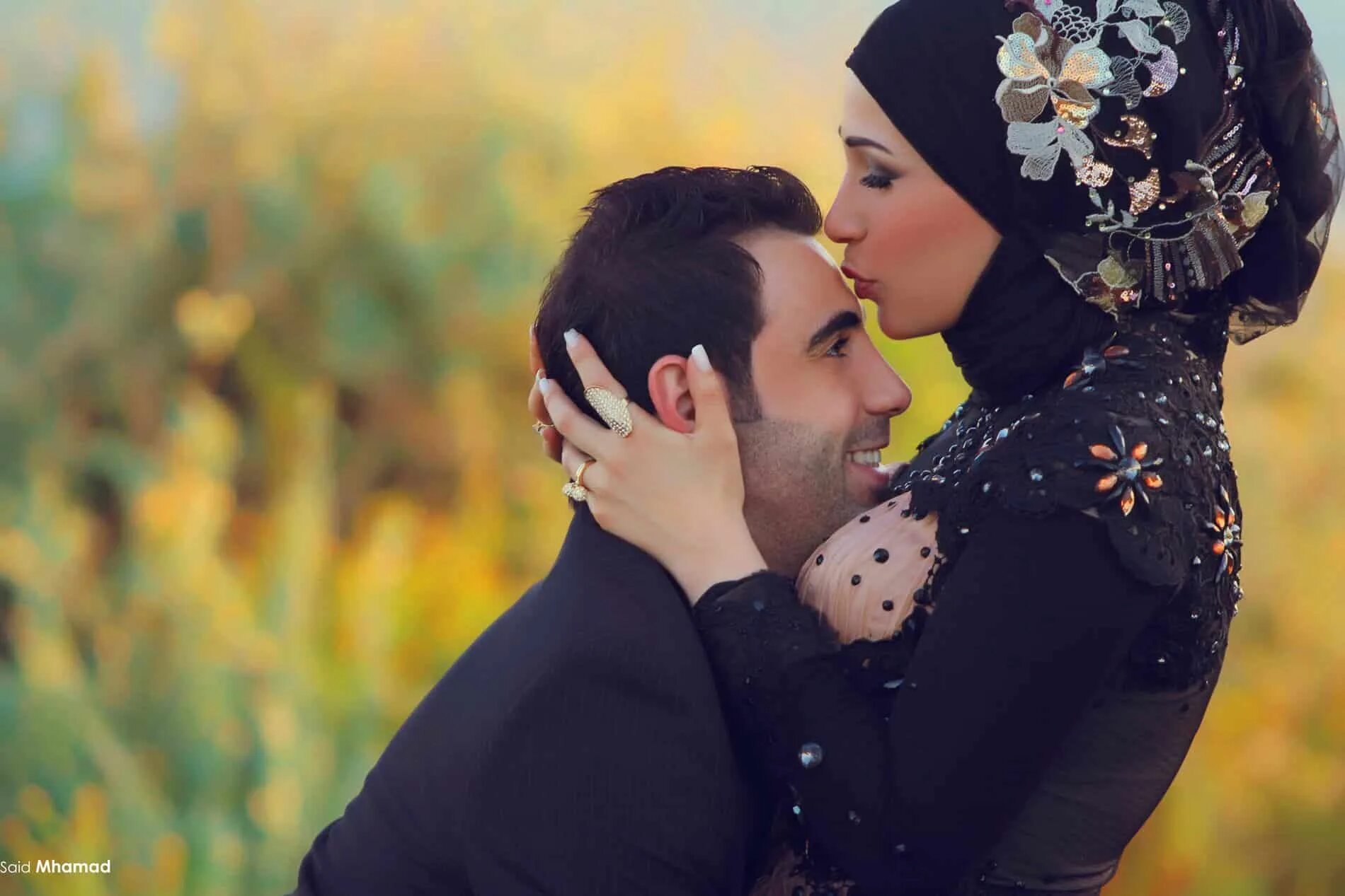 Мусульманская любовь. Красивые мусульманские пары. Мусульманка с мужем. Мужчина и женщина в Исламе.