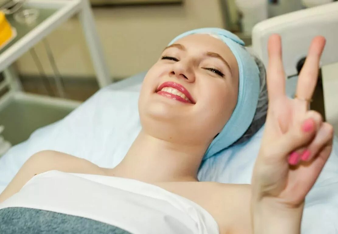 Давай на процедуры. Спа салон. Девушка в спа. Спа процедуры. Давай на процедуры.