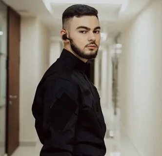 Сколько певцу