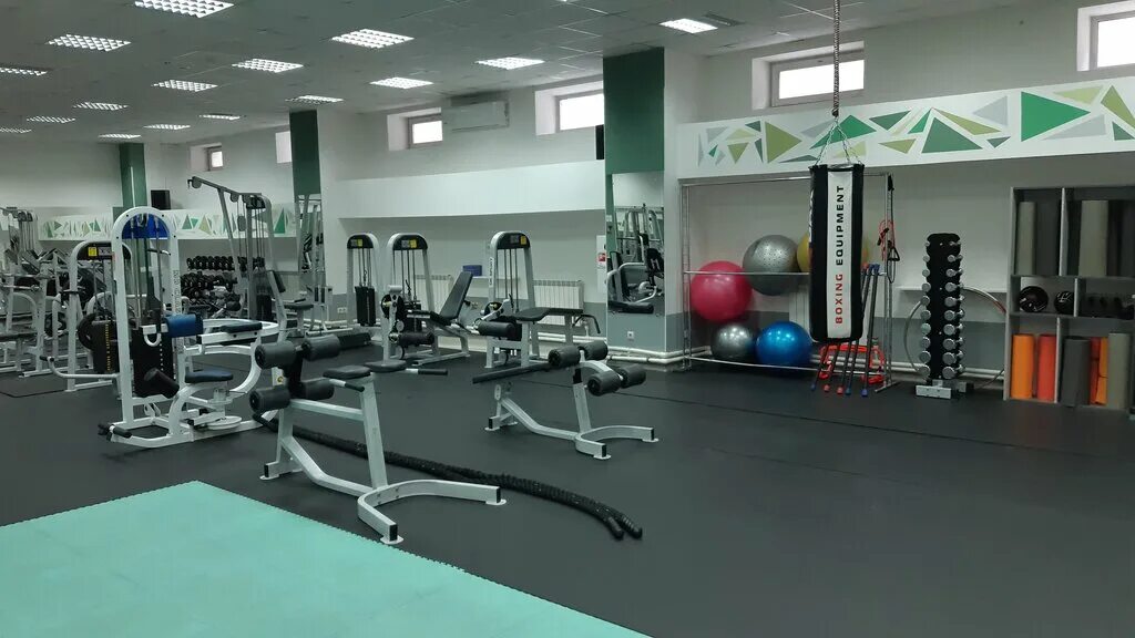 Фитнес маркс. Тренажерный зал Орск Айрон. Спортзал Ирон спорт. Спортзал Хабаровск. Тренажерный зал Iron Сатка.