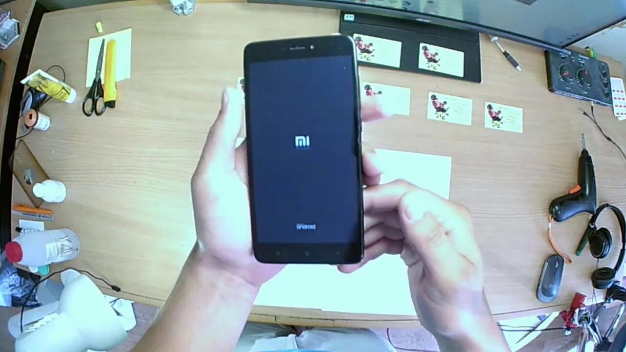 Включается на телефоне 10. Смартфон без кнопки включения. Залипла кнопка включения на смартфоне Xiaomi. Сломалась кнопка включения на телефоне. Редми кнопка включения телефон.