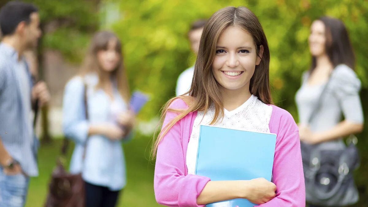 H student. Красивый студент. Девушки студентки. Счастливые студенты. Студентка улыбается.