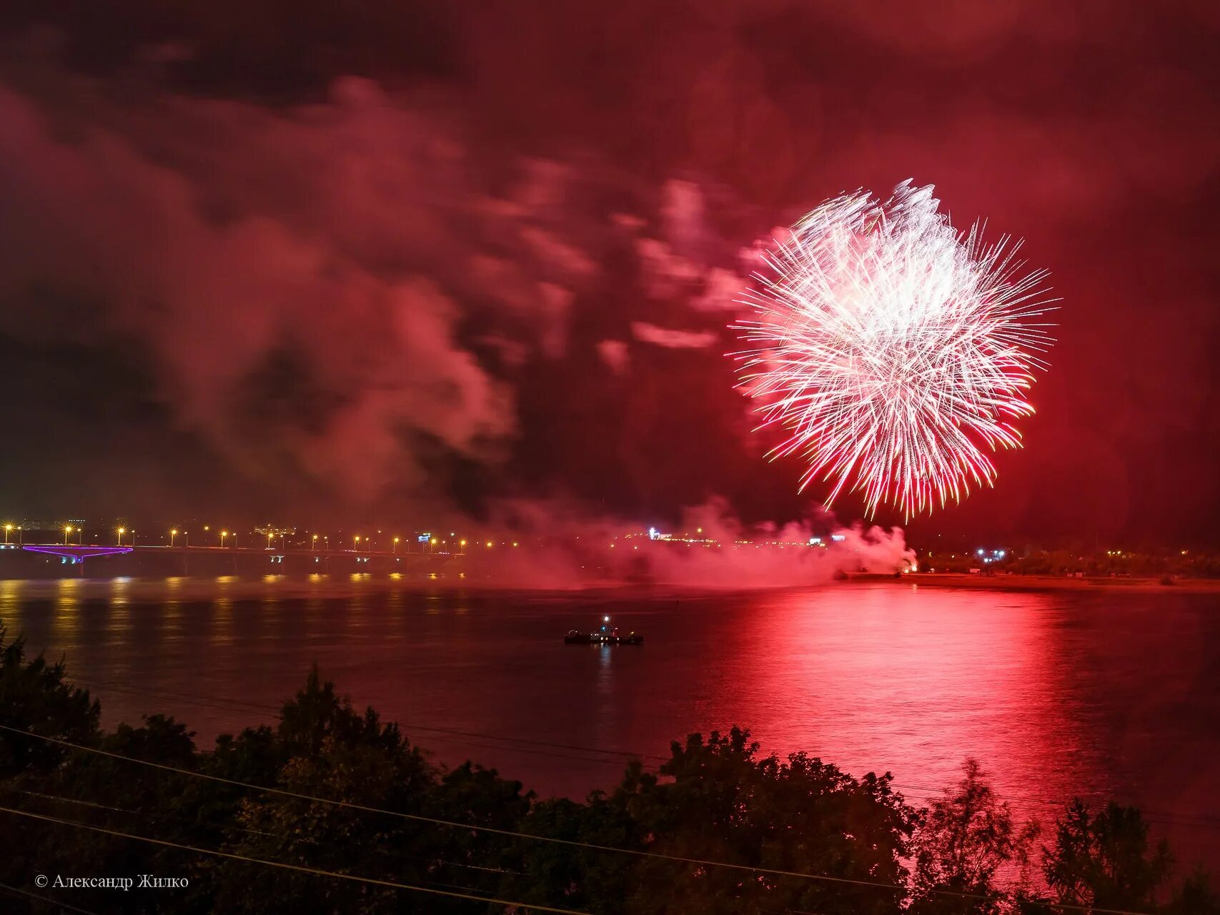 салют пермь. день рождения набережной. архангельск салют над морем. день города санкт-петербурга салют. день рождения набережной.