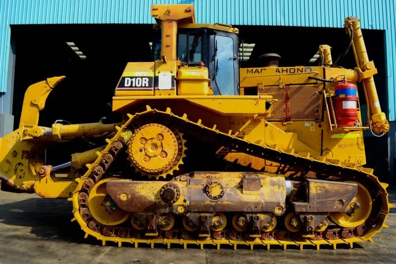 Бульдозер Cat d10r. Катерпиллер d10r бульдозер. Caterpillar d10r. Бульдозер гусеничный Caterpillar d10t2.