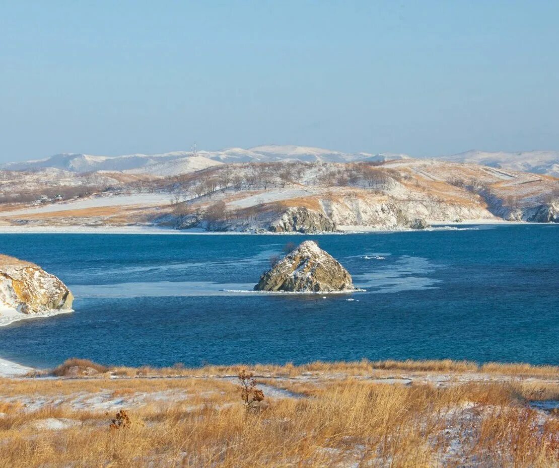 Малый сперва. Остров Гаккель. Гаккель Приморский край. Малый Амиот Зарубино. Обрывецк малый.