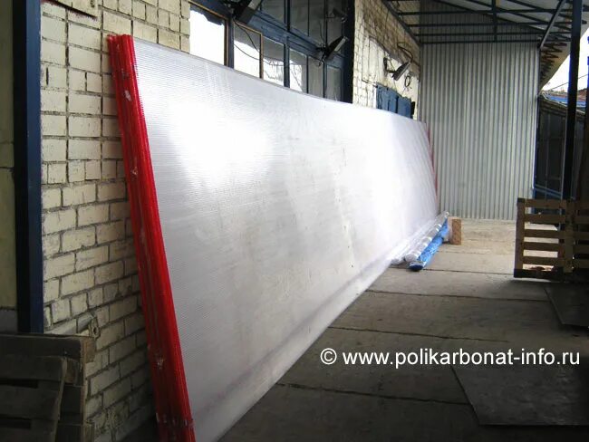монолитный поликарбонат. поликарбонат рулон. можно ли хранить поликарбонат. беролюкс поликарбонат. поликарбонат для теплицы в рулоне.