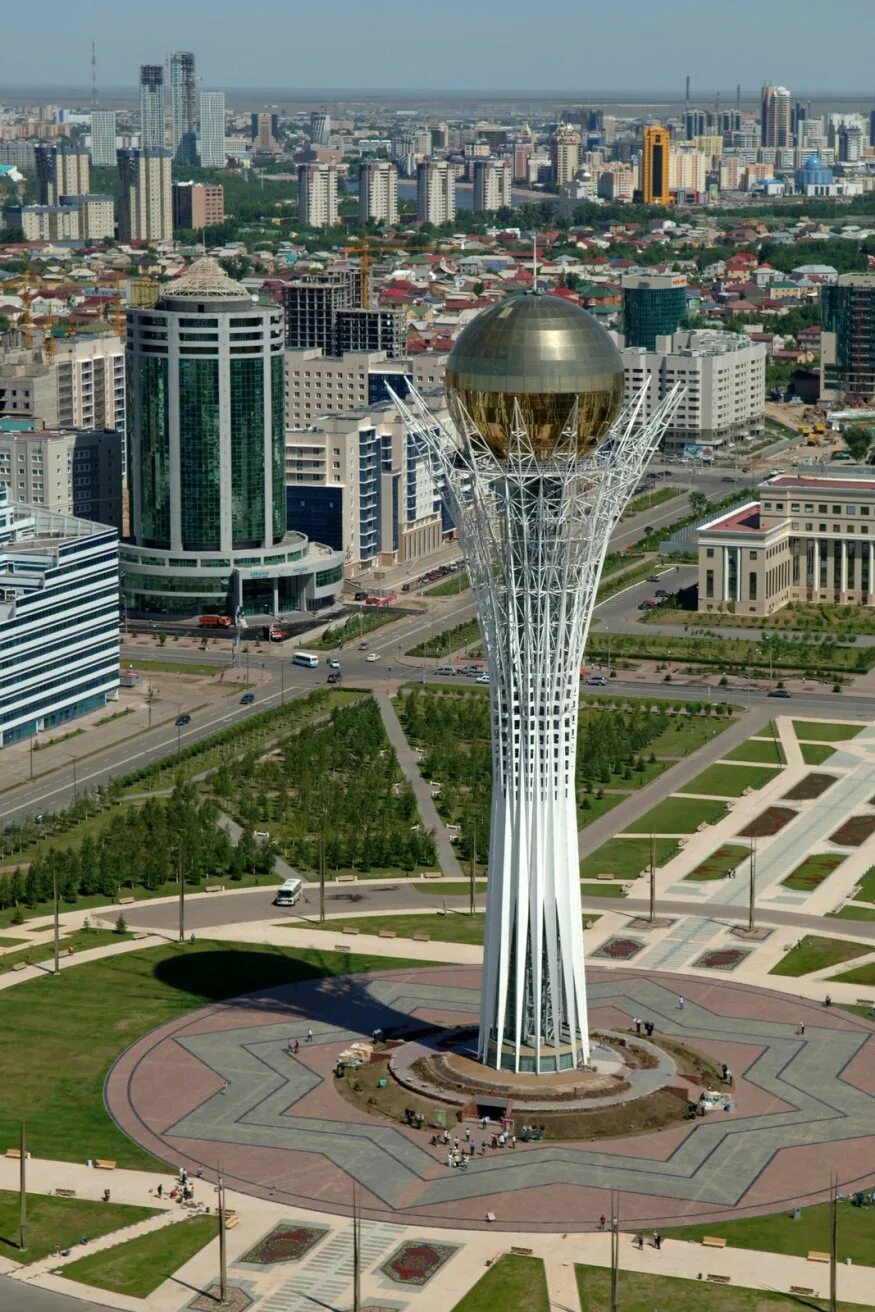 Нурсултан столица Казахстана. Казахстан монумент Байтерек. Бульвар Нуржол Астана.