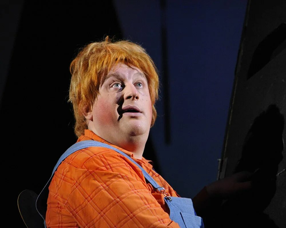 спартак мишулин в роли карлосонс. спартак мишулин карлсон. спартак мишулин театр сатиры карлсон. карлсон актер спартак мишулин. актер карсон.