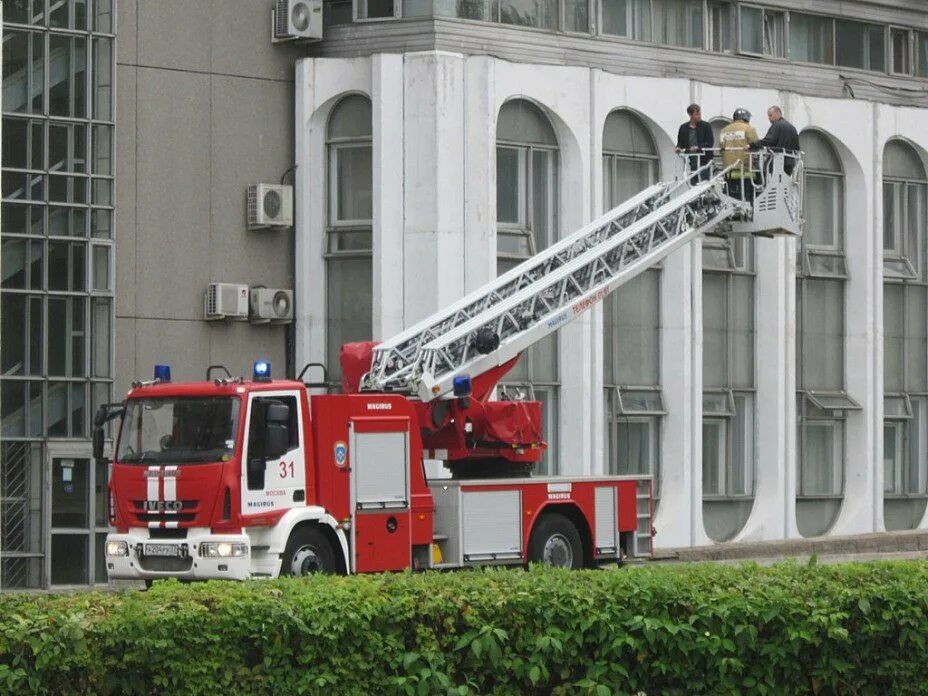 Коленчатый подъемник пожарный акп-50 мерседес. Акп 30 краз 250. Ал-50 (камаз 65115) пожарная техника. Пожарная автовышка. Камаз автолестница ал-55.