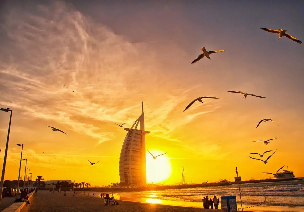 Дубай закат. Закат бурдж аль араб. Дубай закат эмираты. Рассвет в дубае. Закат бурдж аль араб.