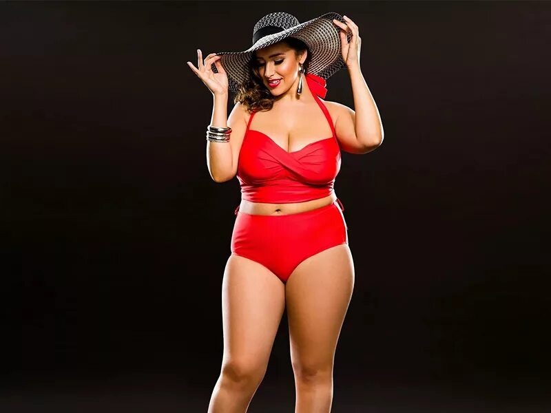 Chrissy metz 2020. Карина шеро модель плюс. Холидей модель плюс сайз. Модель плюс сайз тесс холидей. Видео красивых толстушек.