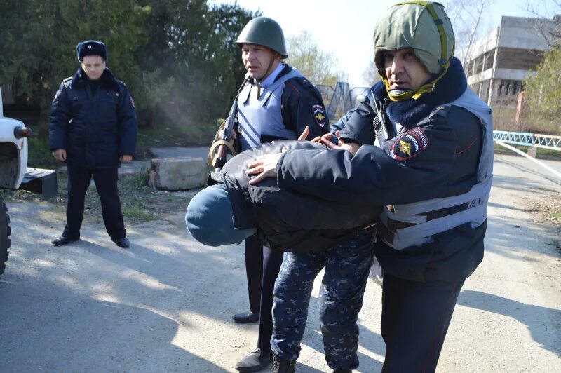 Арест ситуация. Спецоперации по задержанию Вооруженных преступников. Задержание вооруженного преступника. Полиция Лабинск. Спецоперации ОВД.