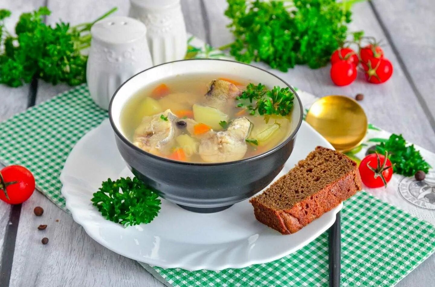 Суп рыбный с минтаем. Суп из минтая. Рыбный суп для детей от 2. Суп из минтая с картошкой. Суп из минтая с картошкой.