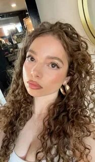 Смотреть Русское порно: Ұлы трахает анасы ас үйде