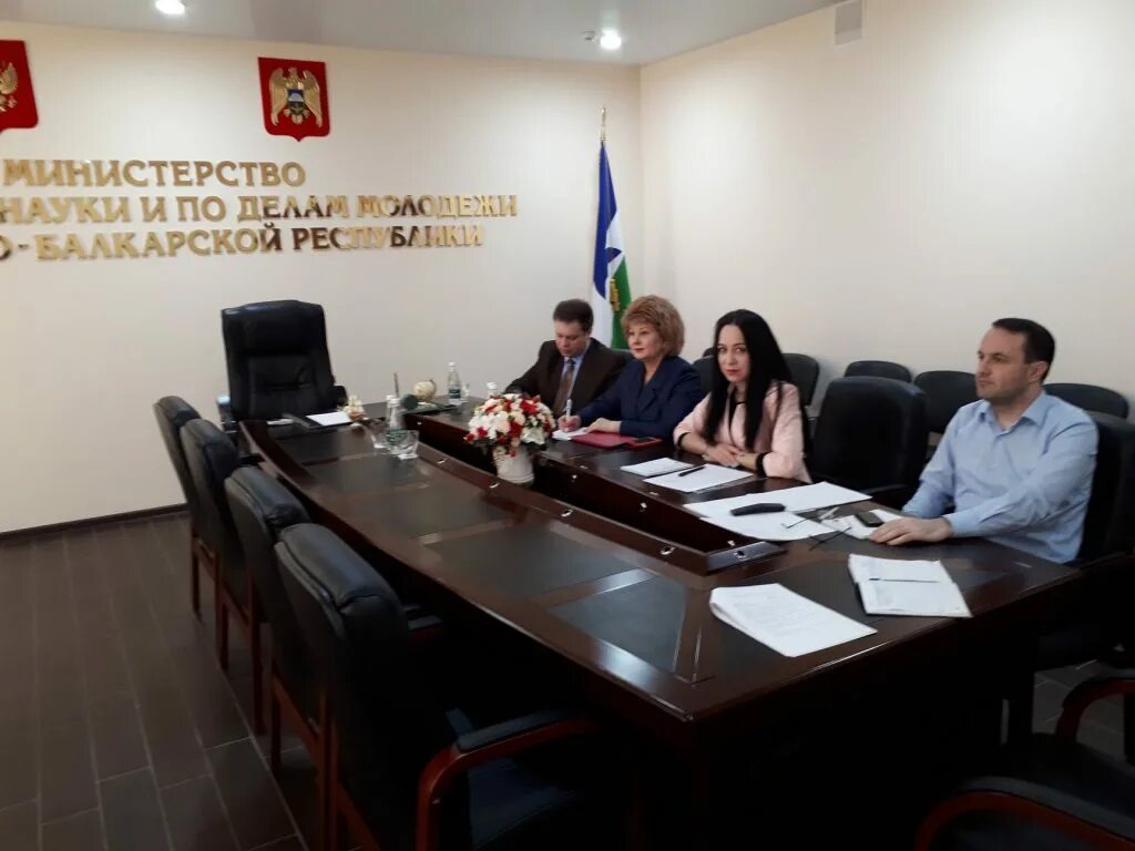 Министр образования кбр. Министр просвещения кбр езаов. Кумыков ауес. Министерство просвещения, науки и по делам молодежи кбр. Министр по делам молодежи и просвещения кбр.