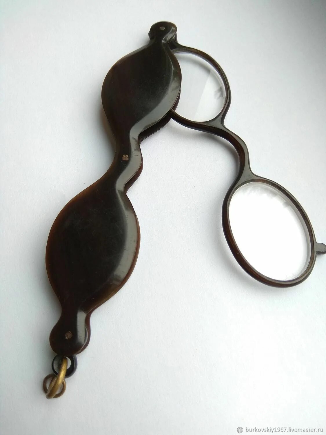 Тайлер лорнет. Лорнет царской россии. Окуляр монокль лорнет. Лорнет 19 века мужской. Лорнет при петре 1.